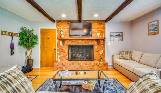 1 Mi to Thomasville Emporium! Charming Getaway