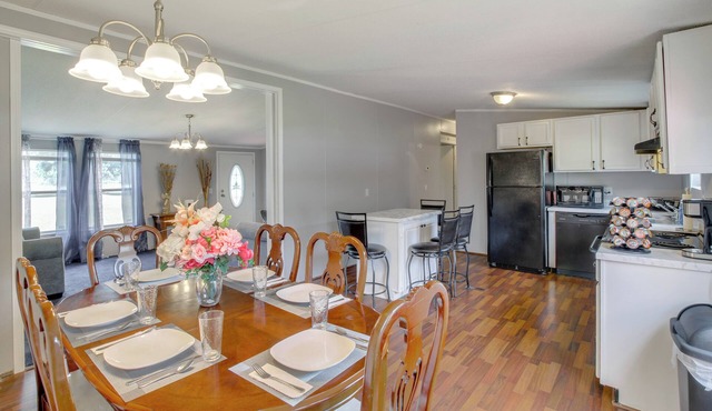 1 Mi to US Marine Base Albany: Cozy Getaway!