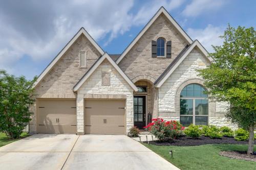 10 Min From Austin! High-End Home w/Nice Backyard