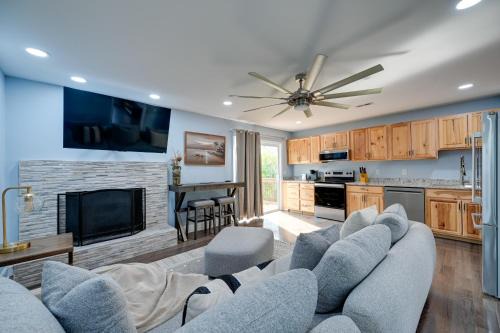 12 Mi to Downtown Winston-Salem: Apt w/Balcony!