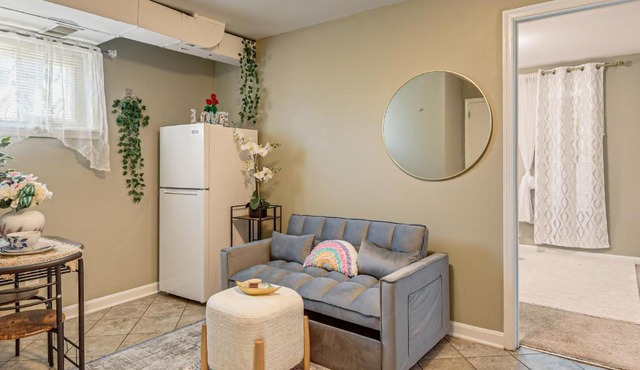 12 Mi to Nat'l Mall: Cozy Apt w/Shared Patio