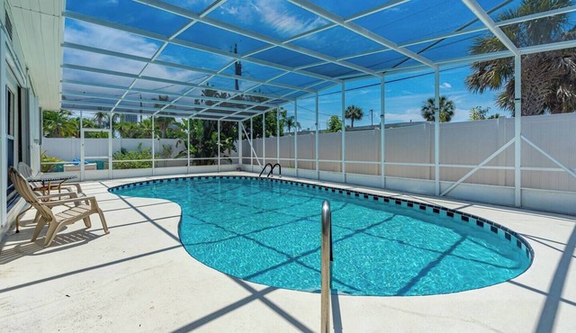 15% Off Walk to Beach 3BR Pool Home