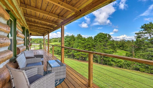 17 Mi to Appalachian Trail! Mtn Retreat w/Views