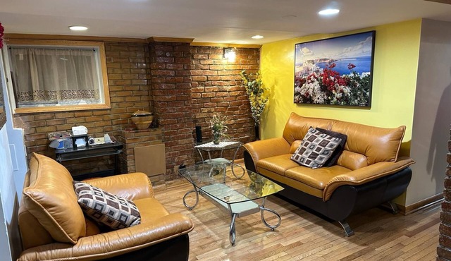1B/Ba/Kitch/TV Study Lrg closet Near 5 major hospitals, and the zoo, city life