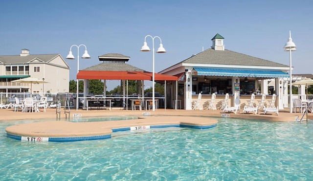 2 bedroom apartment in Harbor Lights Resort