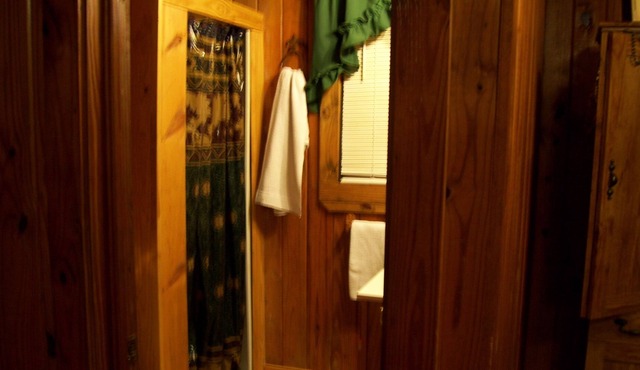 2 Bedroom Cabin On Ben Hall Lake. This Cabin Is Right On The Lake.