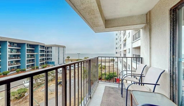 2-bedroom hotel in tranquil Myrtle Beach with fitness room and AC