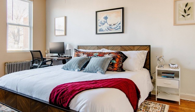2 Bedrooms at the heart of the City! Sun Filled & Comfortable!