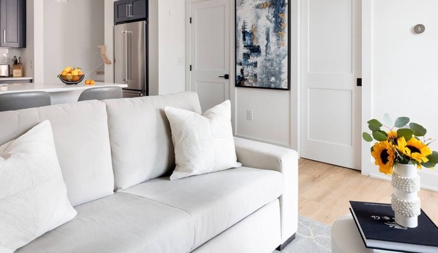 2 King BR suites. Executive level boutique luxury.