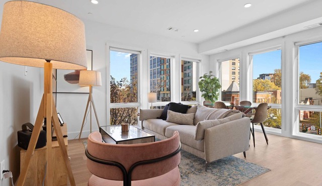 2-Level 2BR + Terrace /Near METRO + Union Market