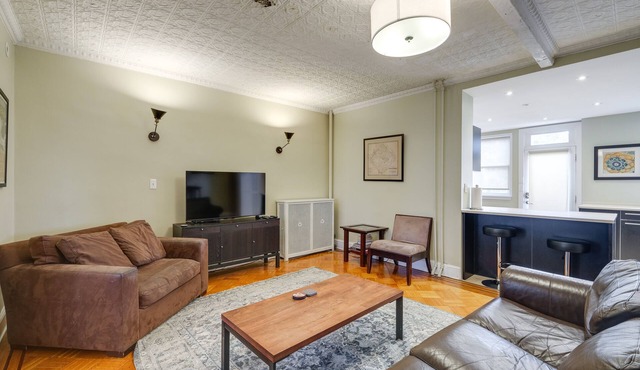 2 Mi to National Mall: Modern DC Home