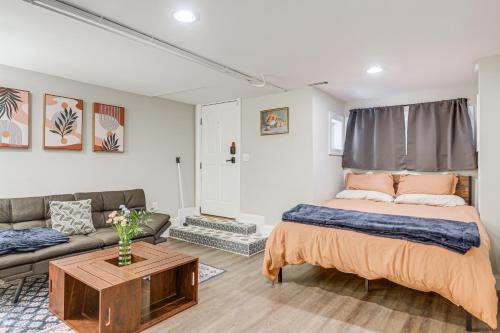 2 Mi to National Mall: Walkable DC Studio!