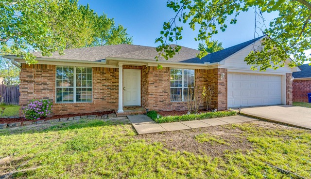 2 Mi to UCA: Group Getaway w/Private Yard!