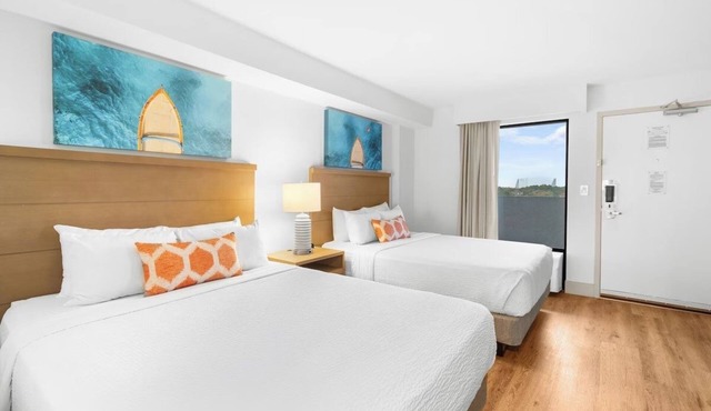2 Oceanfront Queen 1BR Suites | Balcony, Kitchen, Pool, 1.2 mi to Broadway