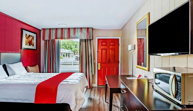 2 Relaxed Queen Rooms Great for Weekend Visits to Ridgeland