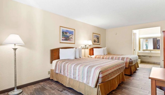 2 Rooms w/Breakfast & Parking + Onsite Pool Access | Lightner Museum - 6.4 mi