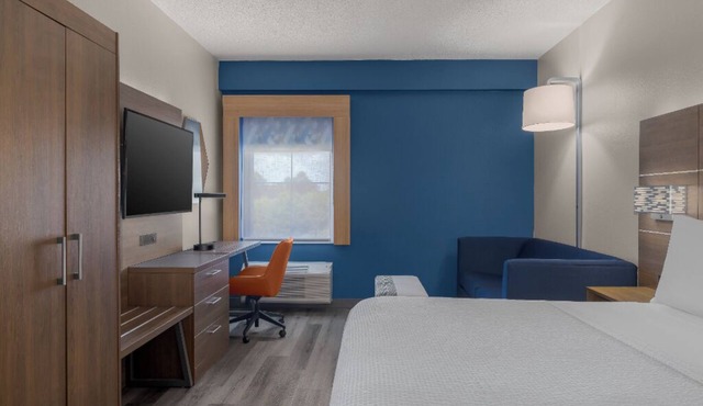 2 Spacious Rooms w/Outdoor Pool Access & Free Parking | Myrtle Beach -2.6 miles