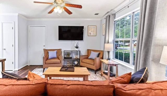 20 Mins from the Airport- Sunny Soling Hideaway