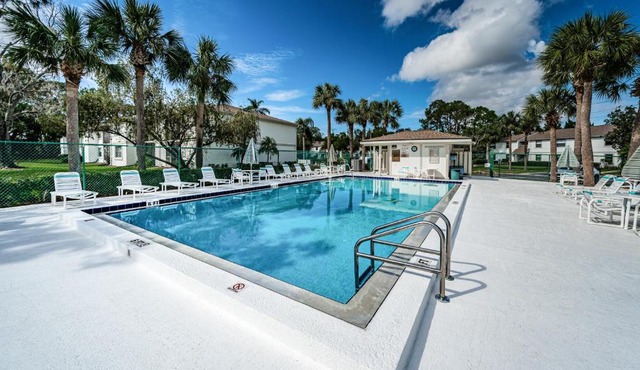 2B2B Heated Pool Cozy Condo
