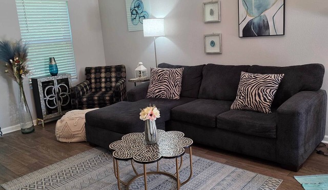 2BR/2.5BA Home- King-Queen-Bunk Bds - Near DT JAX