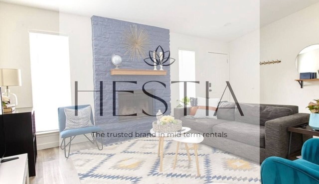 2BR Ensuite | Near UT & The Domain