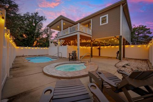 2min WALK to Beach, Pool, Hot Tub, SL16, 5BR House