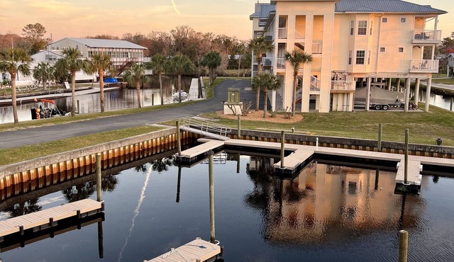 3/2 clean and spacious condo in Suwannee, FL