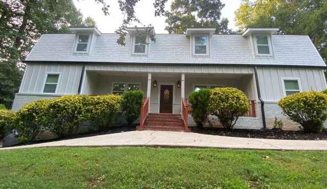 3 Apartments*King Beds*Walkable*Pets*Groups Okay!