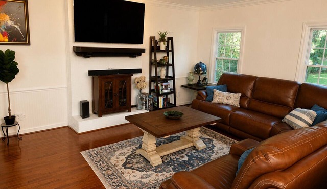 3 bed 2 bath in Kennesaw with Game Room Near KSU and Truist Park