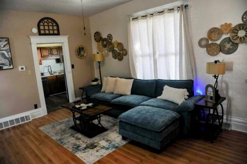 3 Bed Bath with yard and Fire Pit- Charming Small Town Exploring