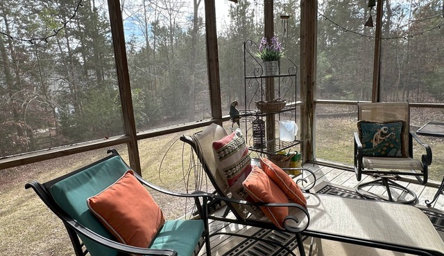 3-bedroom home in welcoming Irmo with AC, Wi-Fi. Enjoy your stay