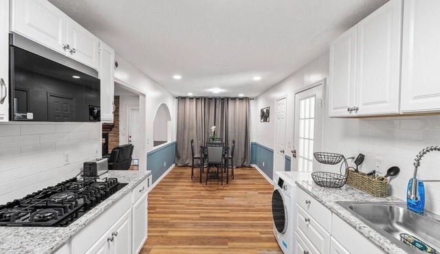 3-bedroom house in peaceful Lawrenceville with cool AC
