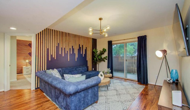3 Bedrooms Spacious Central Condo w Pool
