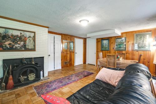 3 Mi to NIH! Spacious Bethesda Apt w/Yard