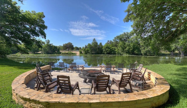 #3 of 4 Treetop River Cabin: 6 guests +Kayaks+ Fishing+ Fire Pits=Family Fun!
