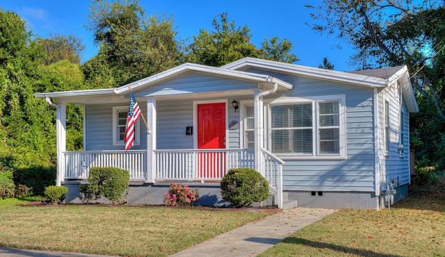 3 Queens, 2 bedrooms, full kitchen & laundry