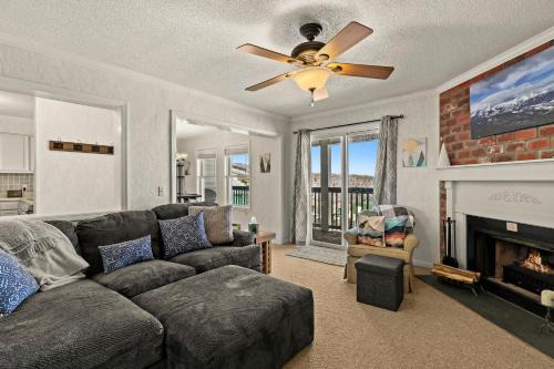 301 Pinnacle Inn Rd Unit 2306 by Carolina Stays