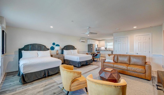 302 Queen Suite, 3rd Floor Low Tide