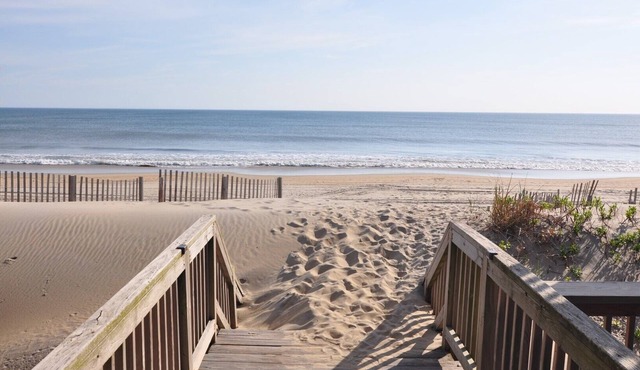 363 Dog-Friendly Semi-Ocean-Front Near the Pier!