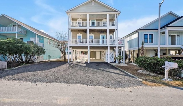 3BR Castle in the Sand, Holden Beach; sleeps 8, family-friendly