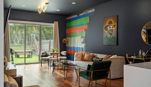 3BR East Austin Unit A - Sleeps 10, Pet Friendly
