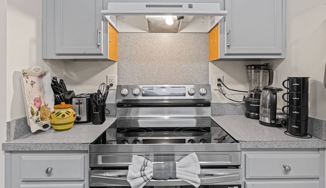 3BR Home Near Airport Fully Stocked