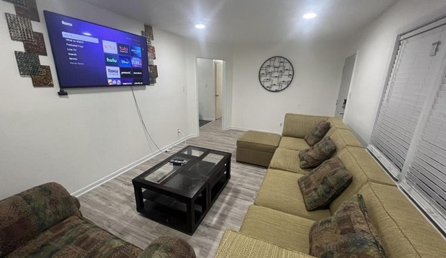 4 BD, 6 TV's, Full Kitchen and, Balcony