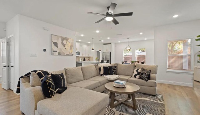 4 Bdr, 2.5Bth Dallas Getaway, New Build
