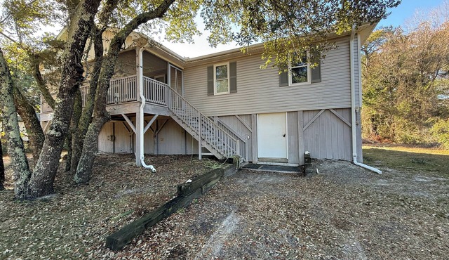 4-bedroom Carova Beach cottage, 4 streets from the Ocean in 4x4 area of Corolla