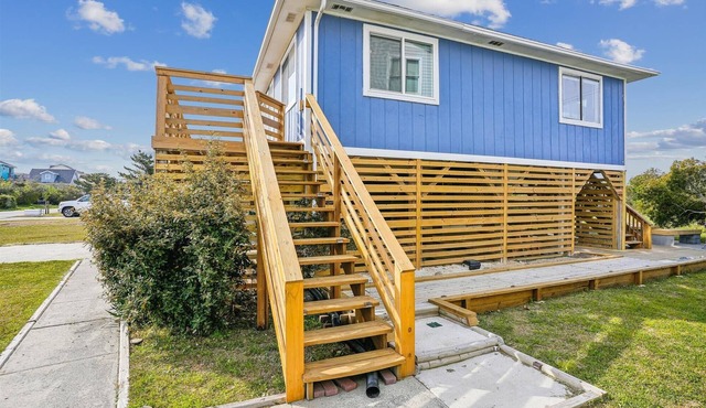 4 bedroom in Nags Head, 5 minute walk to the beach! Outdoor amenities galore!