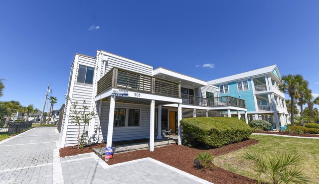 4 BR 2nd Row Beach House with a Private Pool! California Dreamin'