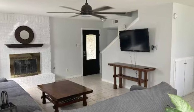 4 BR-Close to Downtown and All attractions with lots of space.