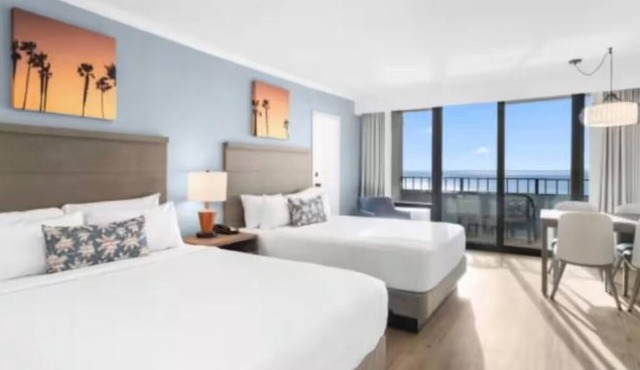 4 Deluxe Queen Oceanfront Retreat | Full Resort Access | Closed to Attractions
