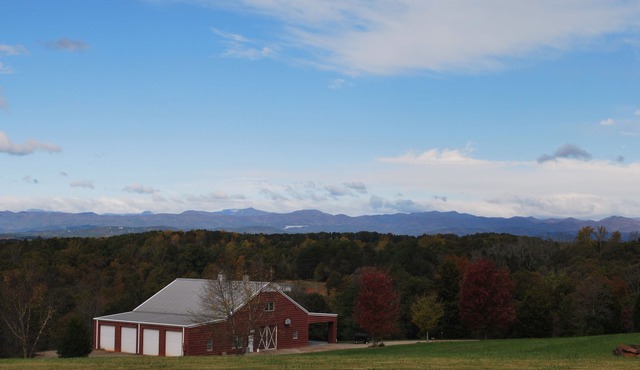 40 Acre Cabin -farm experience with fishing, near Lake Keowee and Clemson, SC